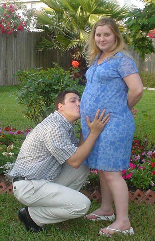 kissingbelly.jpg