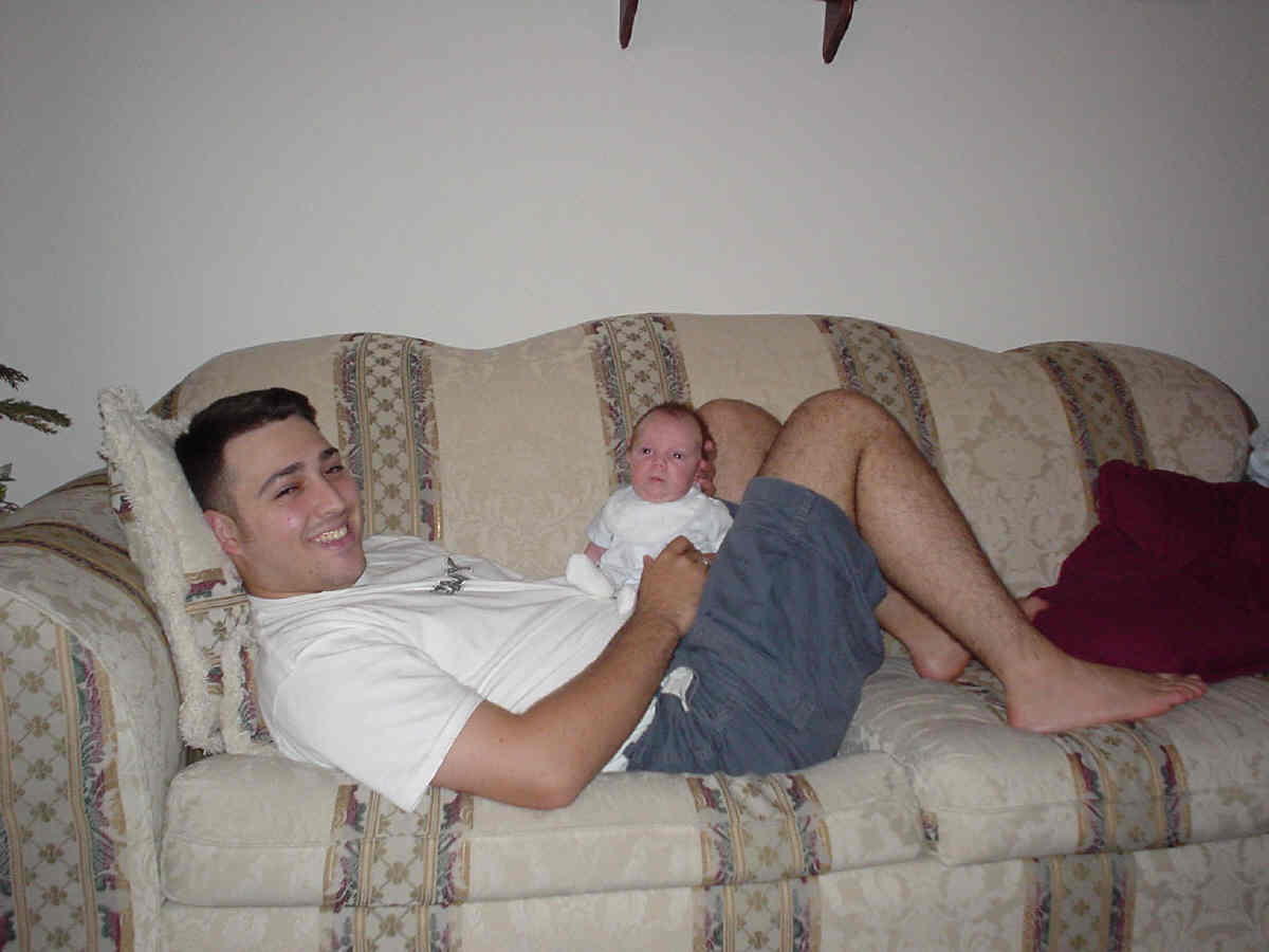 xanderondaddysleg1.jpg